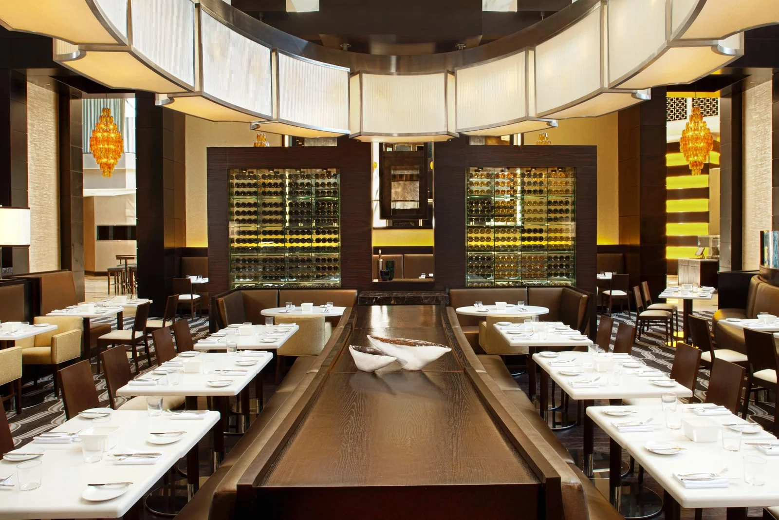 8 Block Kitchen & Bar dining room
